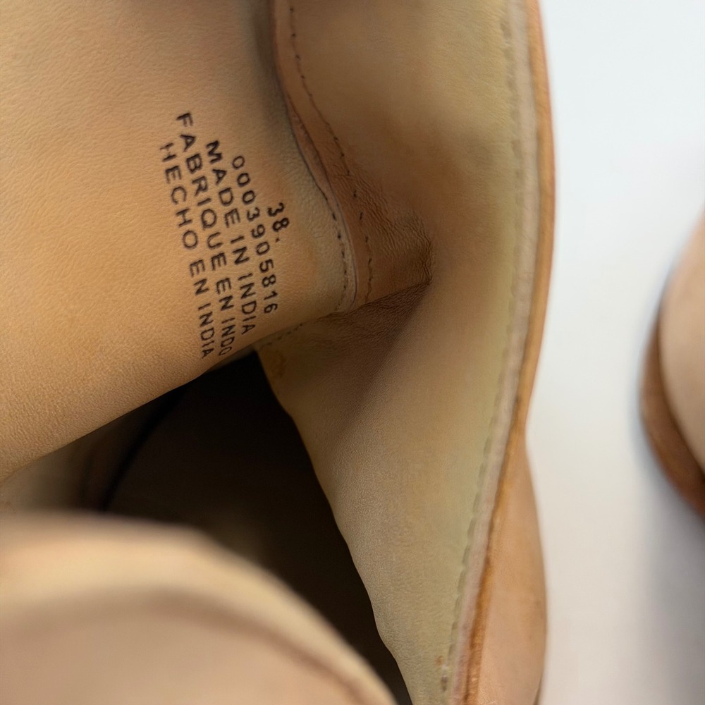 Free People Royale Flat Tan Leather Ankle Boots Pointed Toe V Cut Size 38 7.5 - Picture 6 of 6